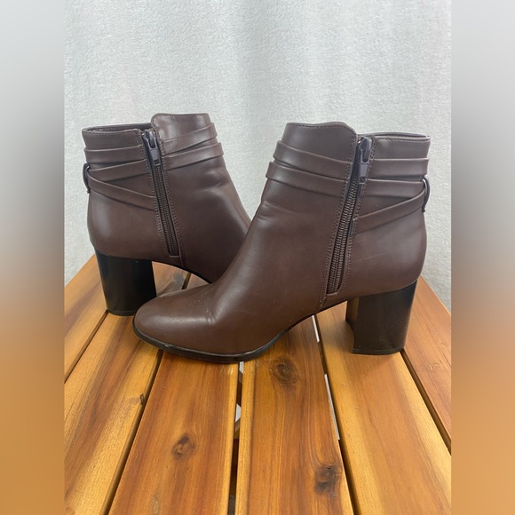 Forever 21 - Brown Ankle Boots - Like New - 7 - Picture 5 of 10